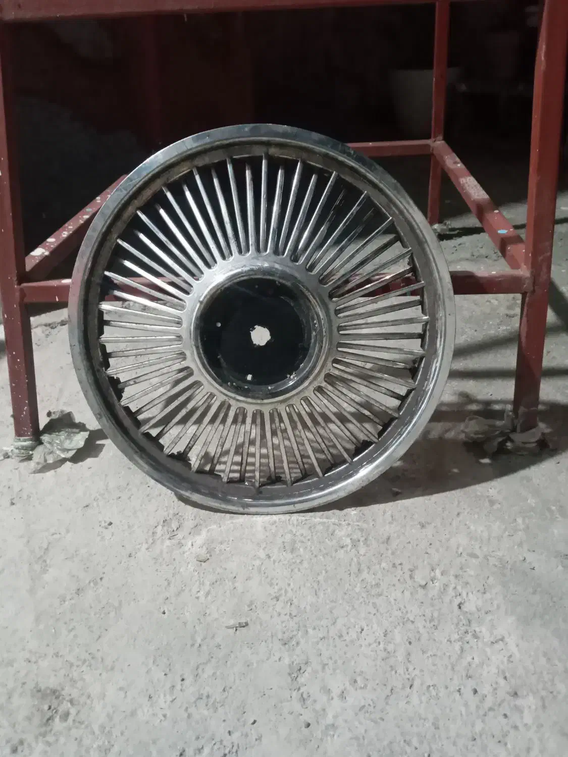 قالپاق ماشین پیداشده|اشیا|رشت, پیرکلاچای|دیوار