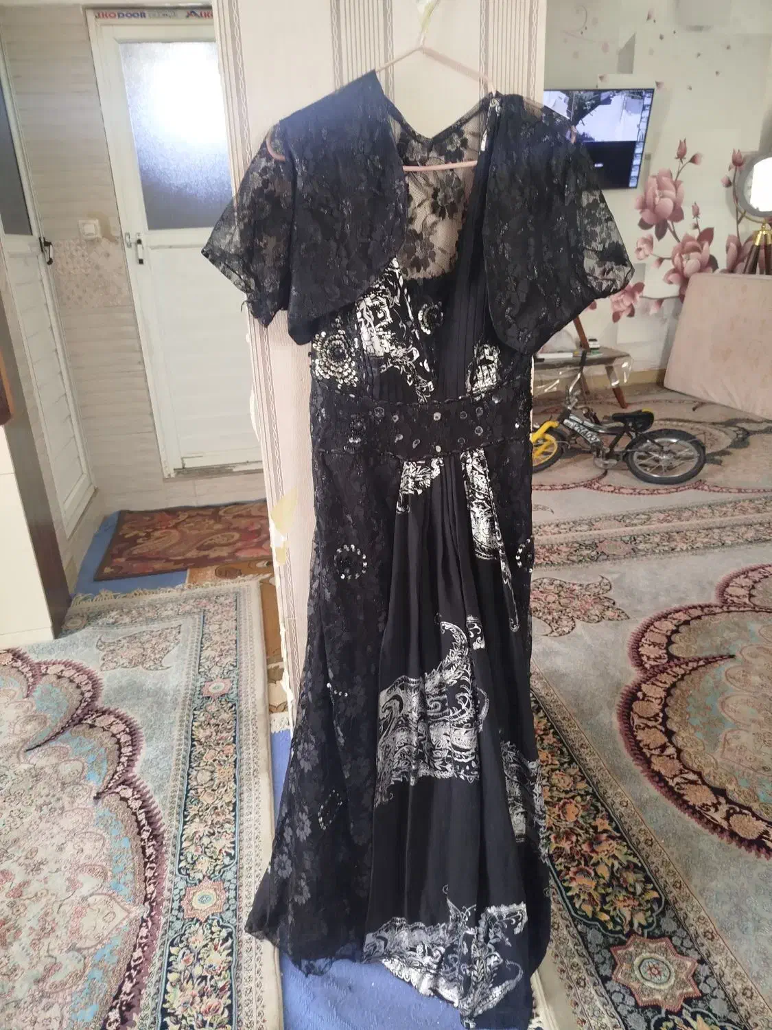 لباس مجلسی|لباس|بم, |دیوار