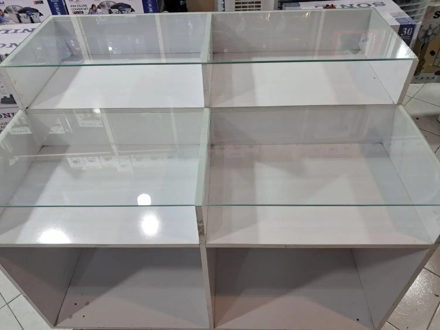 فروش ویترین MDF روکش سفید مناسب|فروشگاه و مغازه|اصفهان, نقش جهان|دیوار