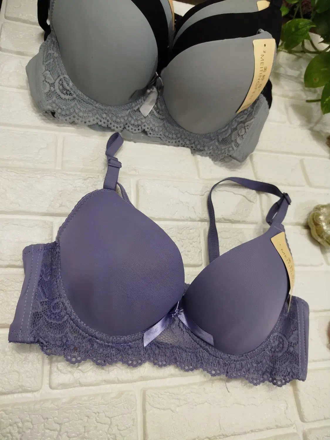 لباس زیر|لباس|تاکستان, |دیوار