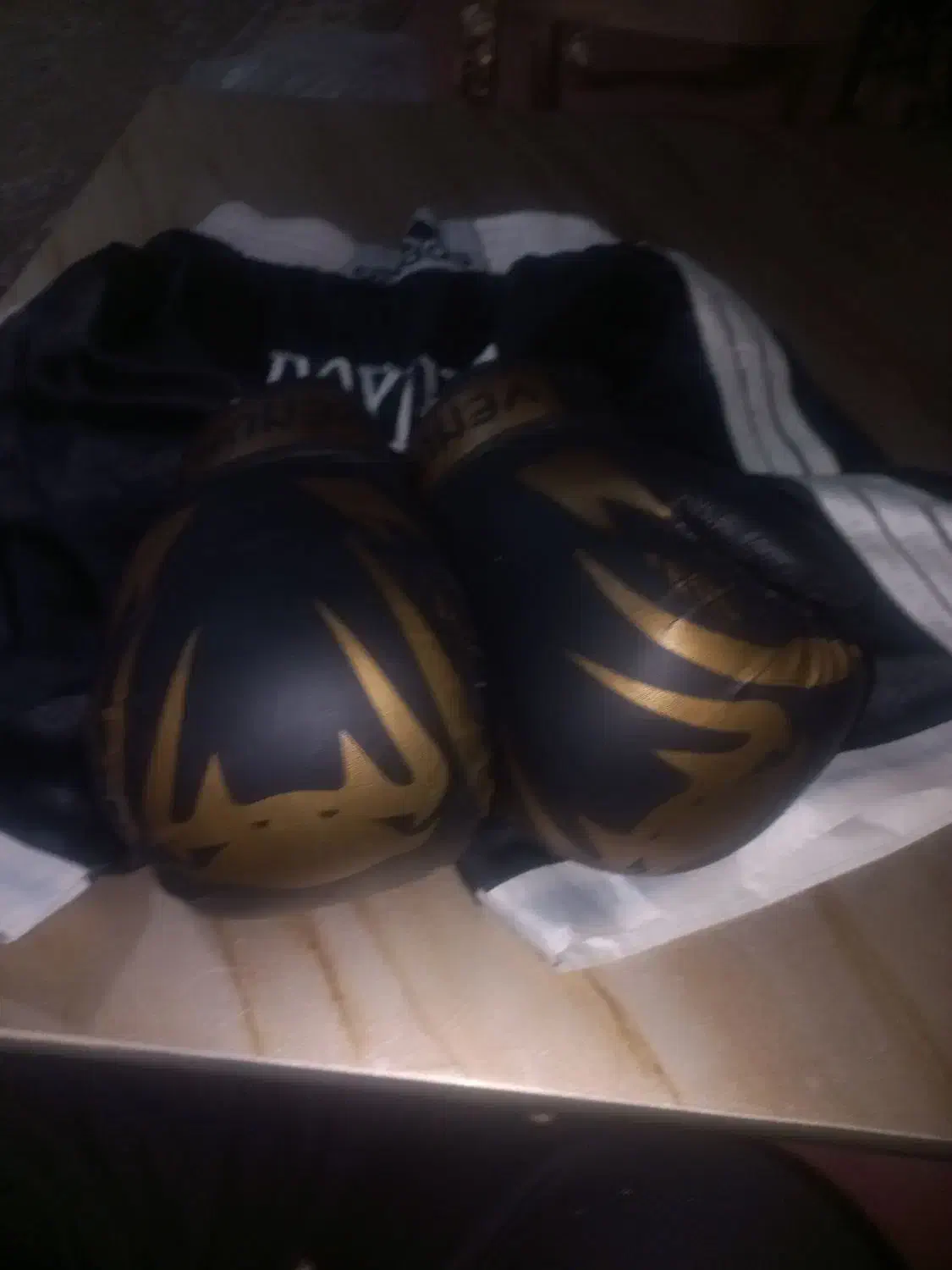 دستکش بوکس و شرتک بوکس|تجهیزات ورزشی|ورامین, ورامین|دیوار