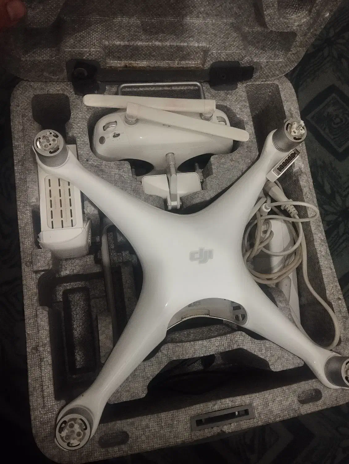 فروش هلیشات فانتوم 4 بشرط تمیزی وسلامی|دوربین عکاسی و فیلم‌برداری|جوین, |دیوار