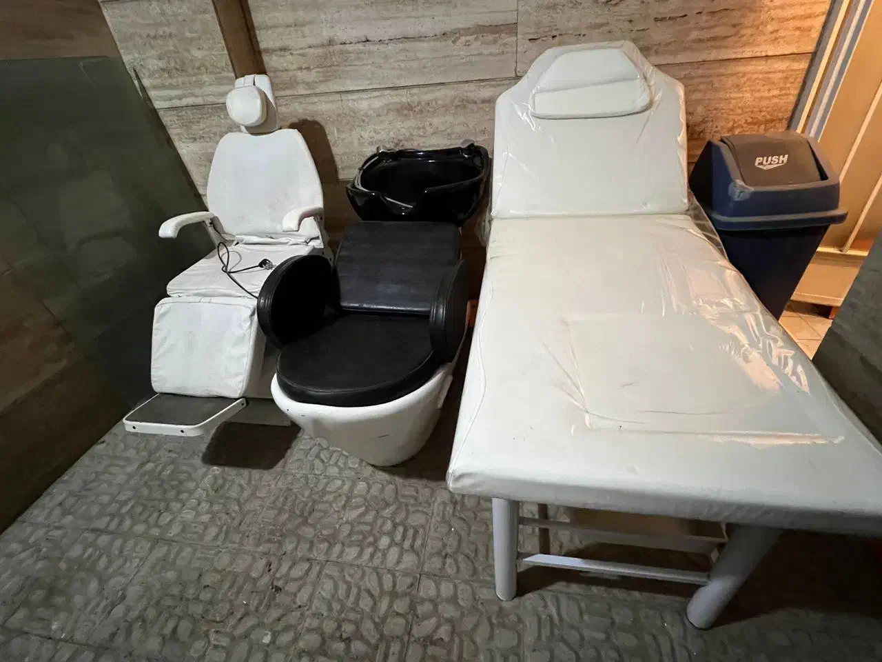 لوازم ارایشگاهی|آرایشگاه و سالن‌های زیبایی|الوند, |دیوار