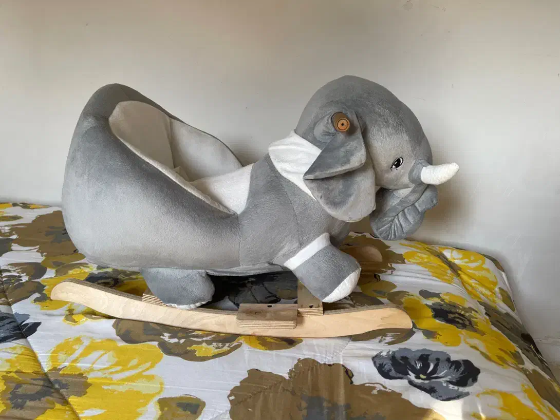 فیل بازی در حد نو|اسباببازی|رشت, فلسطین|دیوار