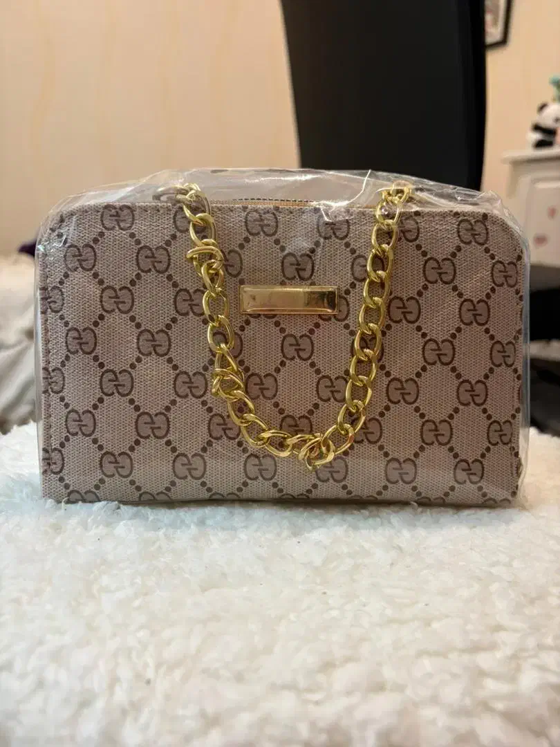 کیف رو دوشی زنجیر دار دو زیپه طلایی دارای بند بلند|کیف، کفش، کمربند|کرج, حصارک بالا|دیوار