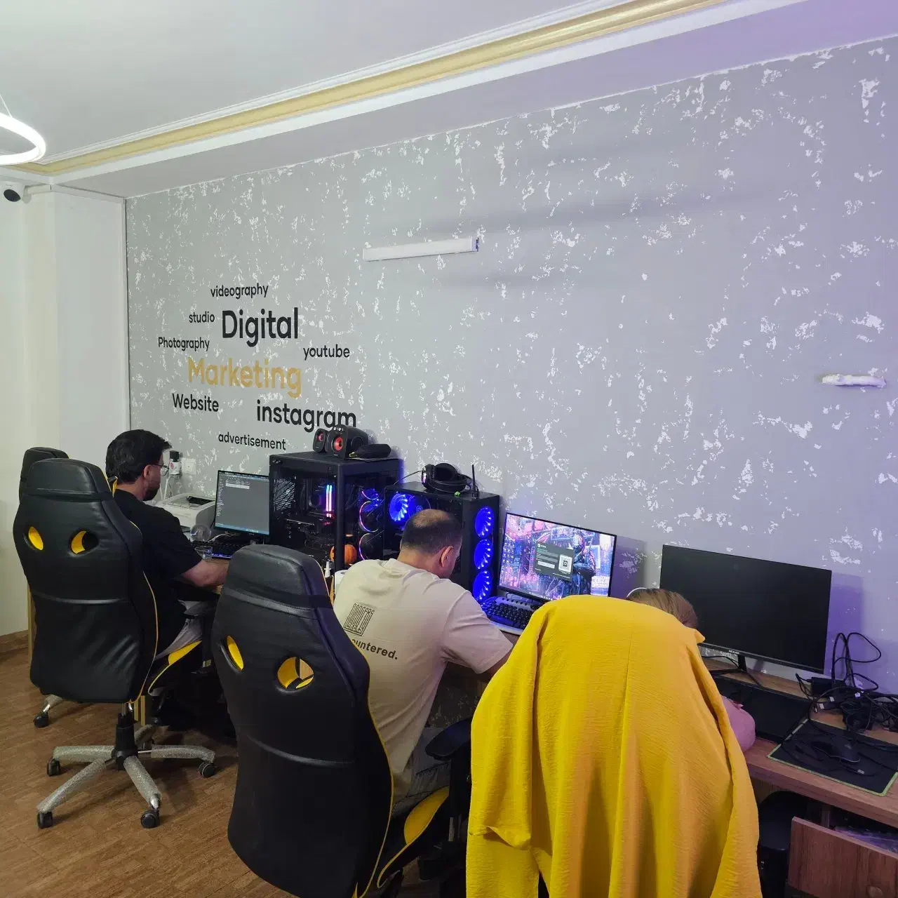 استخدام ادمین|استخدام رایانه و فناوری اطلاعات|کرج, اصفهانیها|دیوار