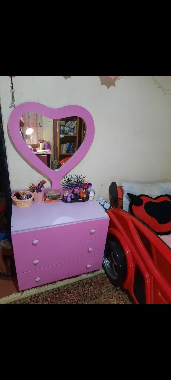 میز ارایش و میز تحریر دخترانه|تخت و سرویس خواب|پردیس, فاز ۲|دیوار