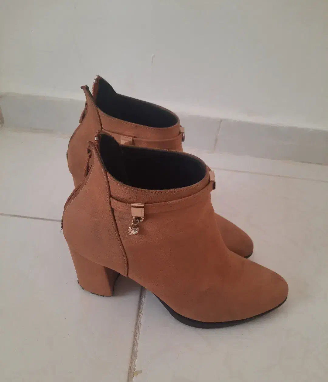 نیم بوت سایز ۳۹ ۴۰|کیف، کفش، کمربند|پرند, فاز ۴|دیوار