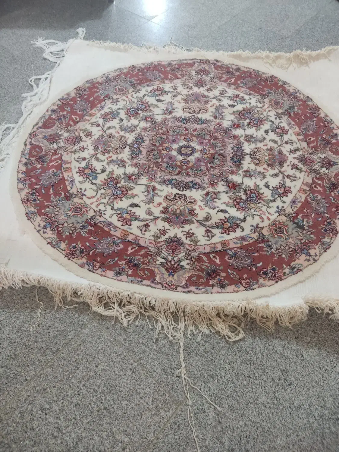 فروش فرش دستبافت طرح طبریز گرد زیبا|فرش|نیشابور, فردوسی جنوبی|دیوار