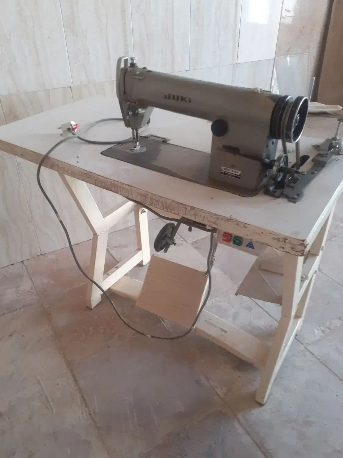 چرخ خیاطی|چرخ خیاطی و ریسندگی|ایوان, |دیوار