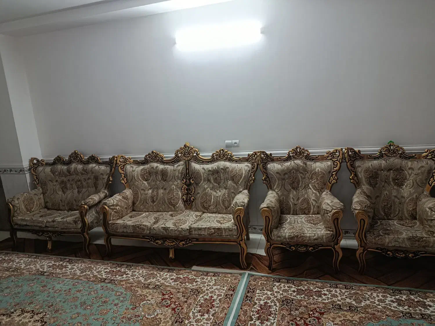 مبل ۸ نفره سلطنتی|مبلمان خانگی و میز عسلی|رباط‌کریم, نصیرشهر|دیوار