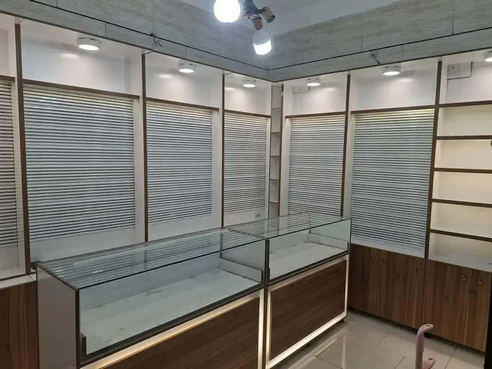 قفسه دکورر فروشگاهی با نورپردازی|فروشگاه و مغازه|قزوین, |دیوار