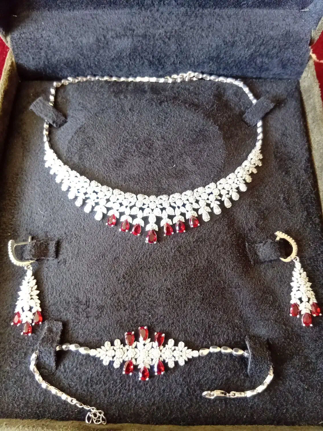 سرویس نقره|جواهرات|نجفآباد, باغ ملی|دیوار