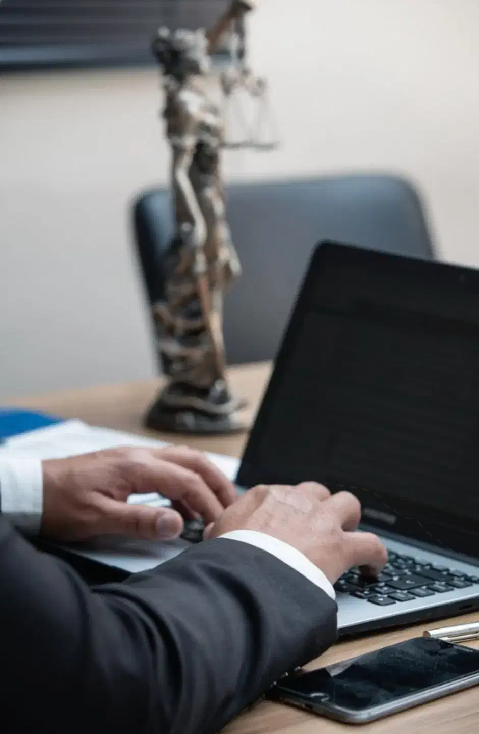 وکیل و مشاورحقوقی|خدمات مالی، حسابداری، بیمه|اسلامشهر, باغ فیض|دیوار