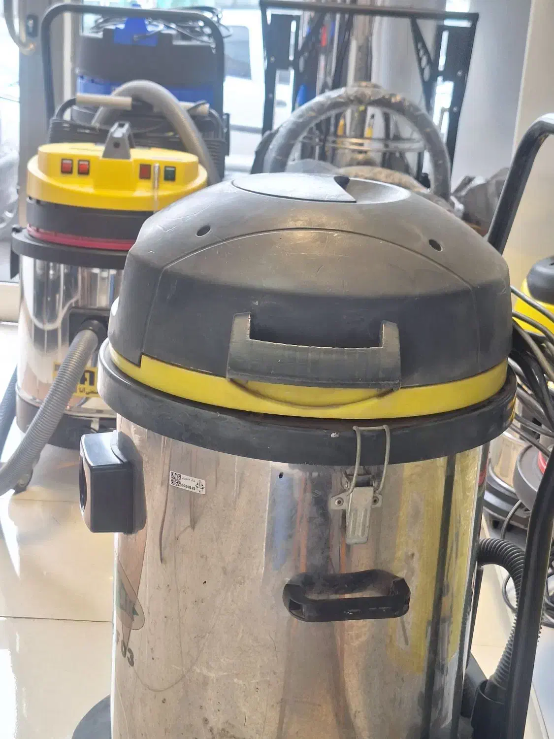 جارو برقی صنعتی آب و خاک|ماشین‌آلات صنعتی|تبریز, |دیوار