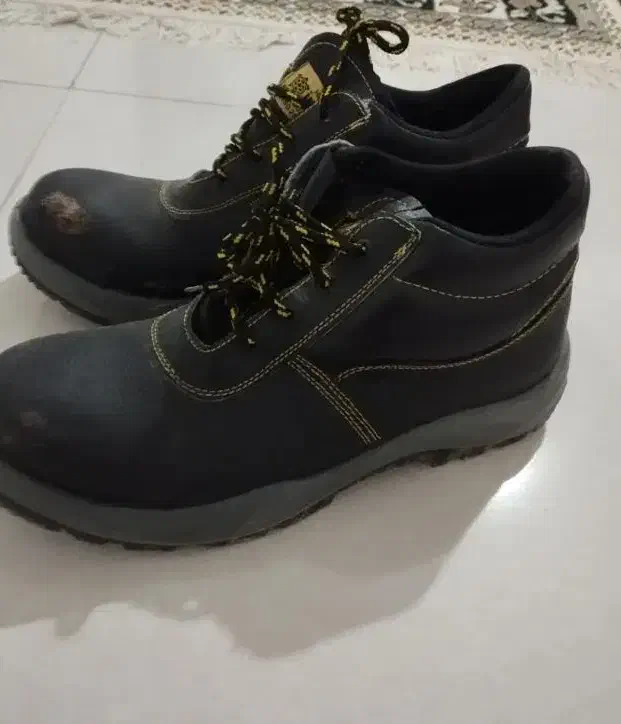 کفش ایمنی|کیف، کفش، کمربند|خرم‌آباد, |دیوار