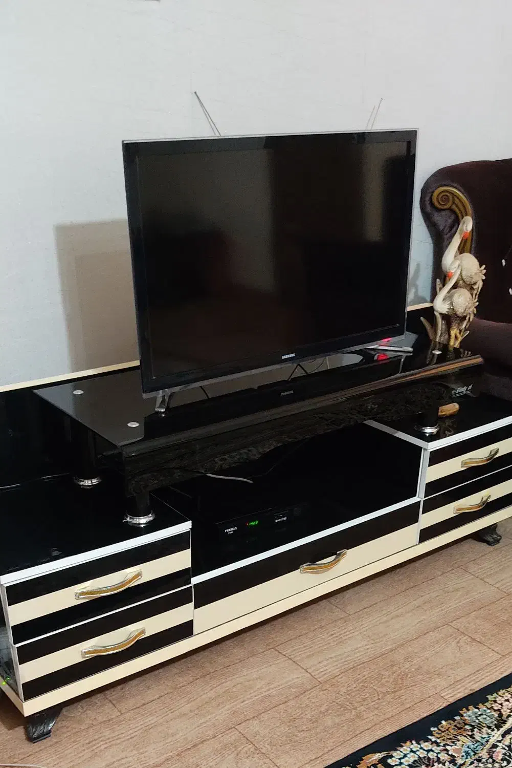 میز تلویزیون و بوفه|میز تلویزیون|پاکدشت, پاکدشت (مامازند)|دیوار