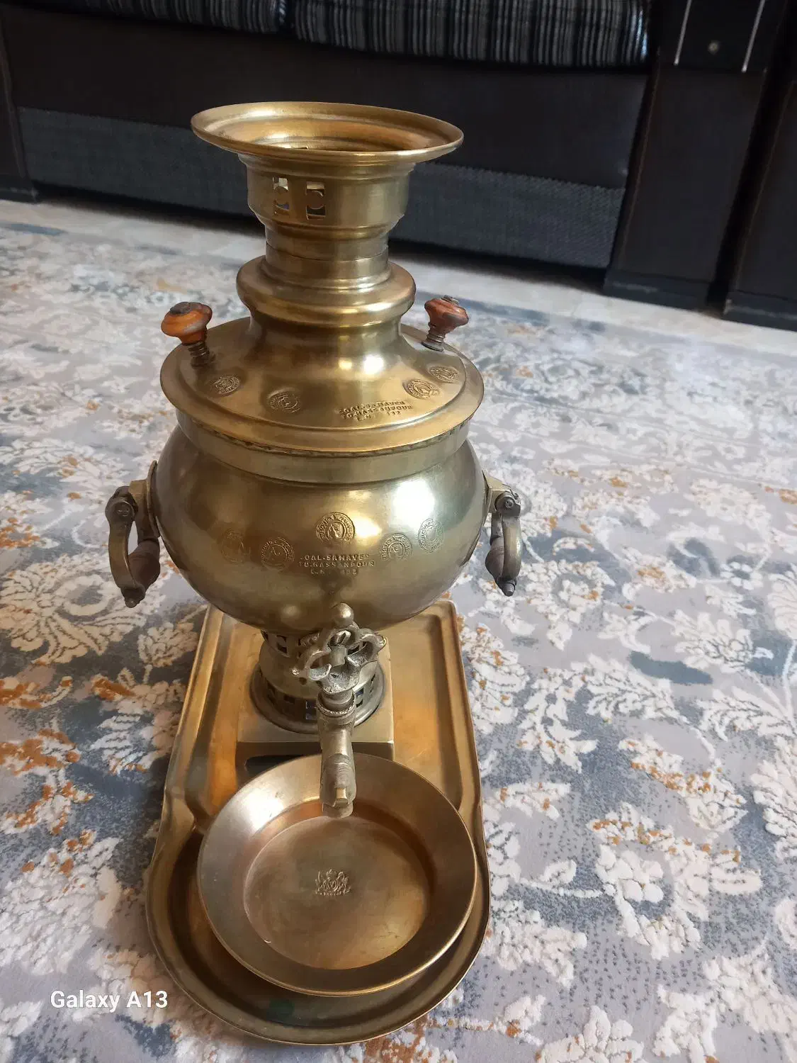 سماور ذغالی برنجی|کلکسیون اشیاء عتیقه|چهارباغ, |دیوار