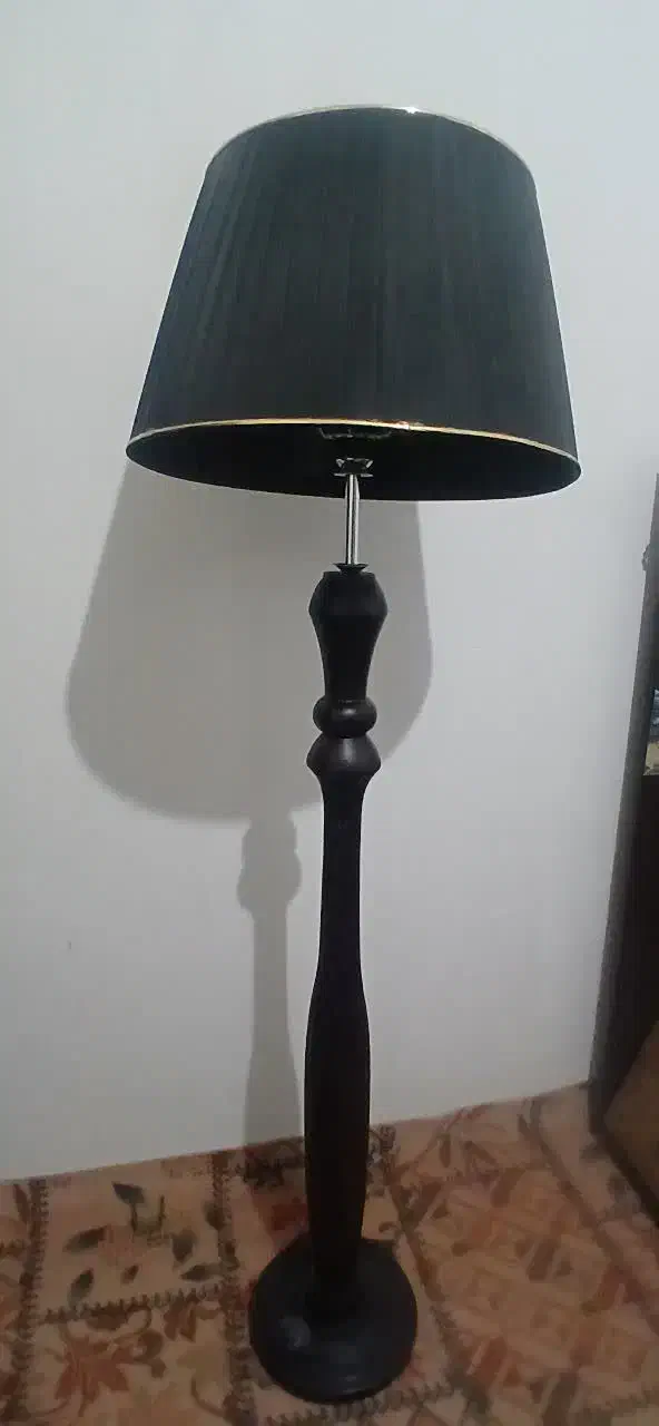 کنار سالنی یا آباژور چوبی بلند قیمت ۱ تومن|چراغ خواب و آباژور|زنجان, |دیوار