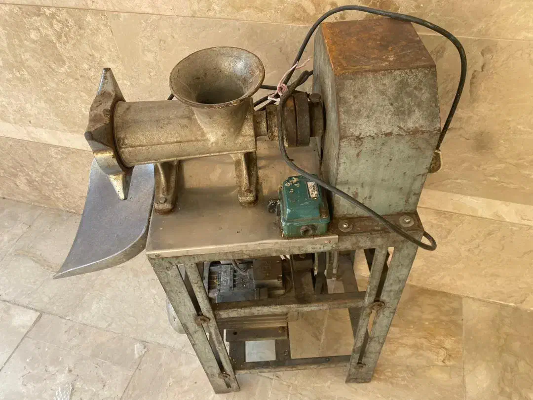 چرخ گوشت|خردکن، آسیاب، غذاساز|قم, باغ کرباسی|دیوار