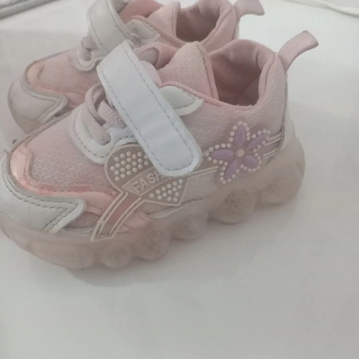 دوجفت کفش دخترانه در دوسایز متفاوت. سالم هستن.|کفش و لباس بچه|قوچان, |دیوار