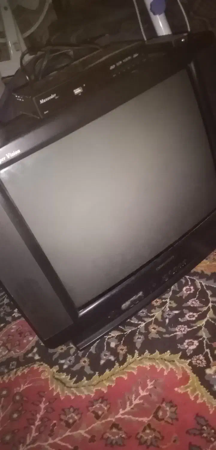 یک عدد تلوزیون21 و دیجیتال همراه با کنترل فروشی|تلویزیون و پروژکتور|قائن, |دیوار