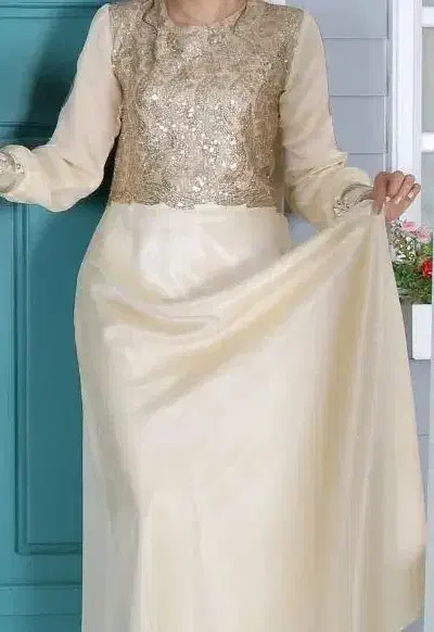 لباس عقد و عروسی|لباس|کاشان, شهرک خاتم الانبیا (مسکن ملی کاشان)|دیوار