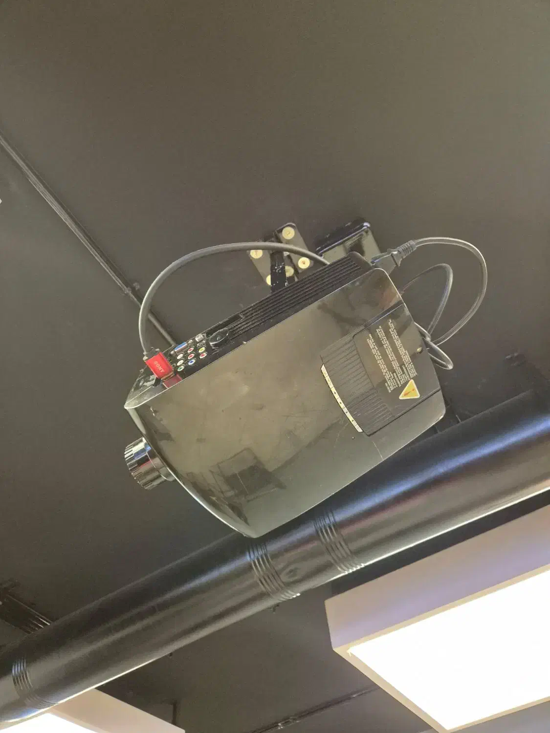 ویدیو پروژکتور کارکرده|تلویزیون و پروژکتور|الیگودرز, |دیوار