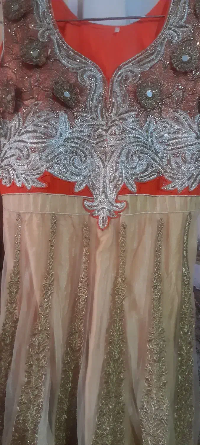 لباس مجلسی|لباس|رودهن, |دیوار