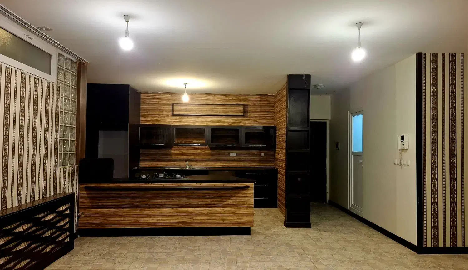 آپارتمان ۱۰۰ متری ۲ خواب بر بلوار رضوان|اجارهٔ آپارتمان|کرمان, |دیوار