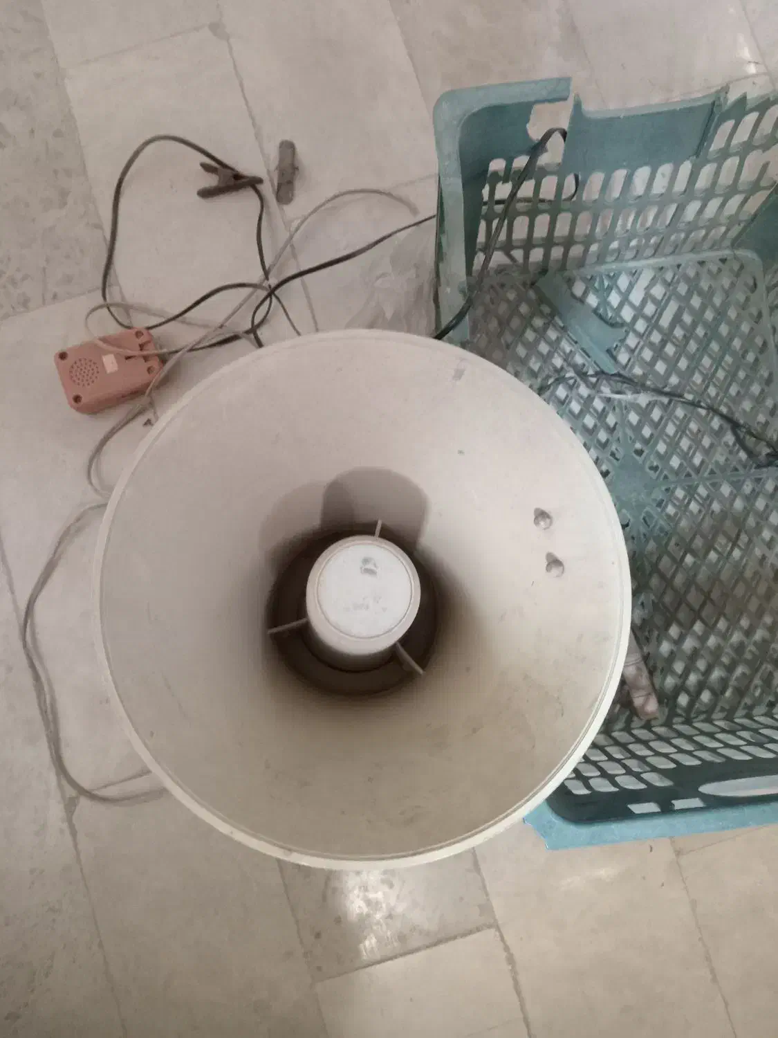 بلندگو شیپوری بسیاری تمیز ویک عدد ترازو سنگی|سیستم صوتی خانگی|فاضل آباد, |دیوار