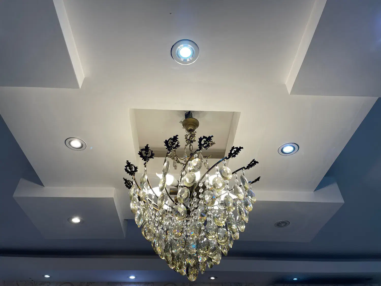 لوستر برنز|لوستر و چراغ آویز|اهواز, فرهنگ شهر|دیوار