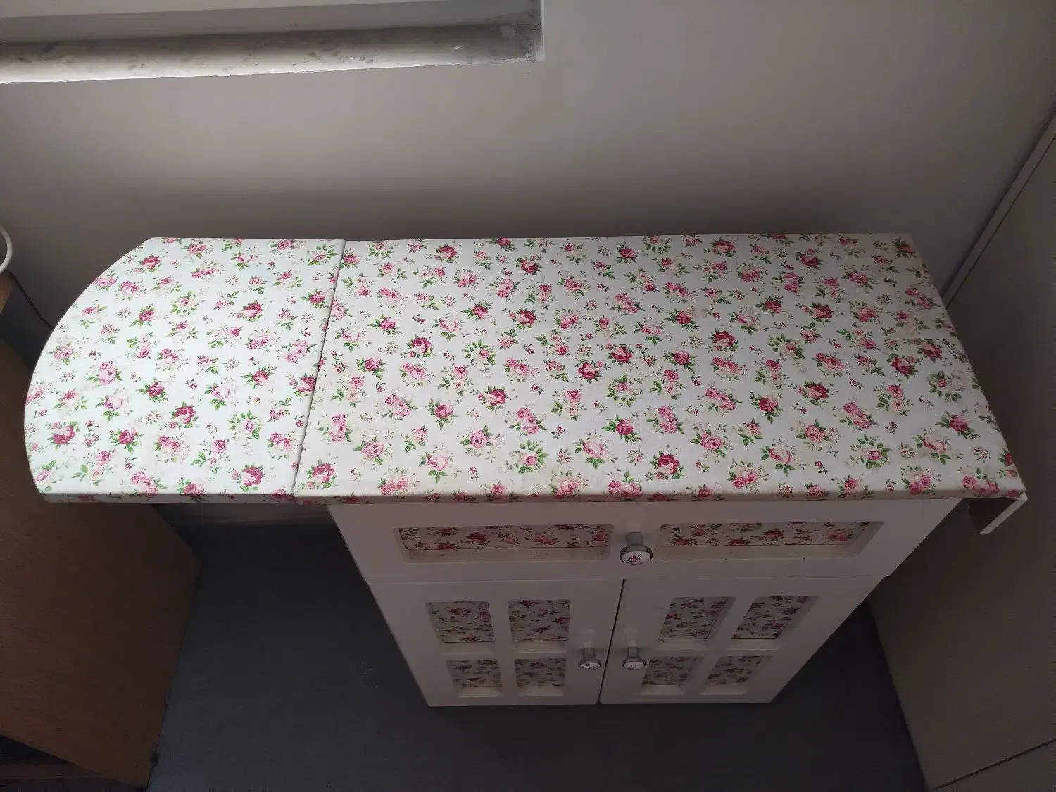 میز اتو و چرخ خیاطی سالم و نو|اتو و لوازم اتو|گرگان, |دیوار