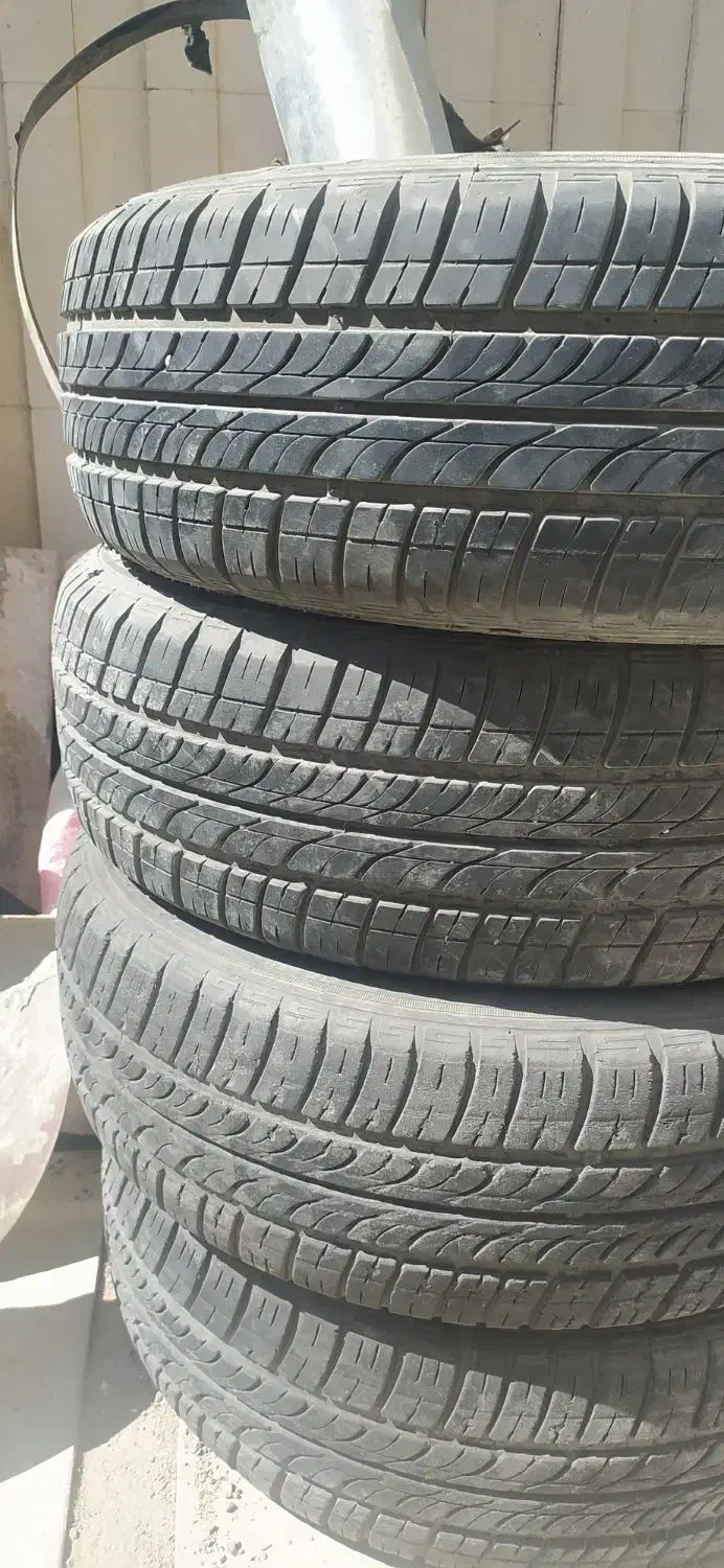 لاستیک سواری دست دوم آج دار|قطعات یدکی و لوازم جانبی|شاهینشهر, ۹ دی|دیوار