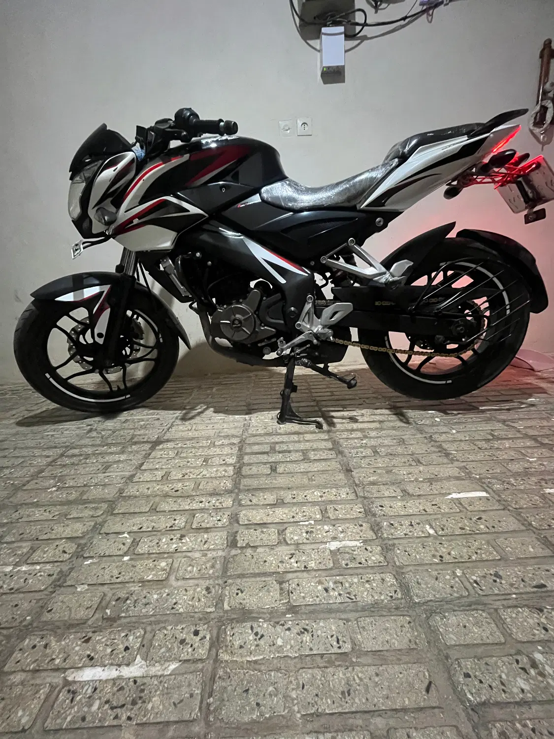 ns 200|موتورسیکلت|اسدآباد, |دیوار