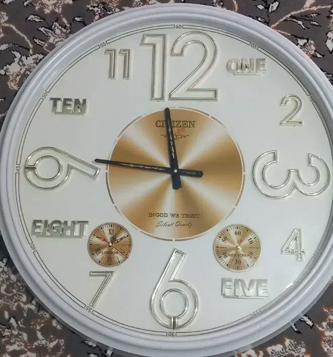 ساعت دیواری کاملا سالم|ساعت دیواری و تزئینی|کرمانشاه, |دیوار