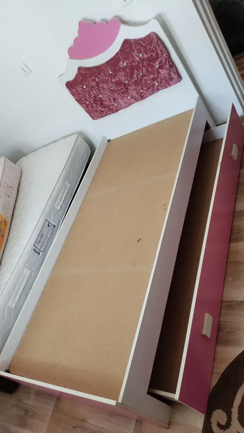 تخت و تشک مهمان و میزبان|تخت و سرویس خواب|بندر انزلی, انقلاب|دیوار