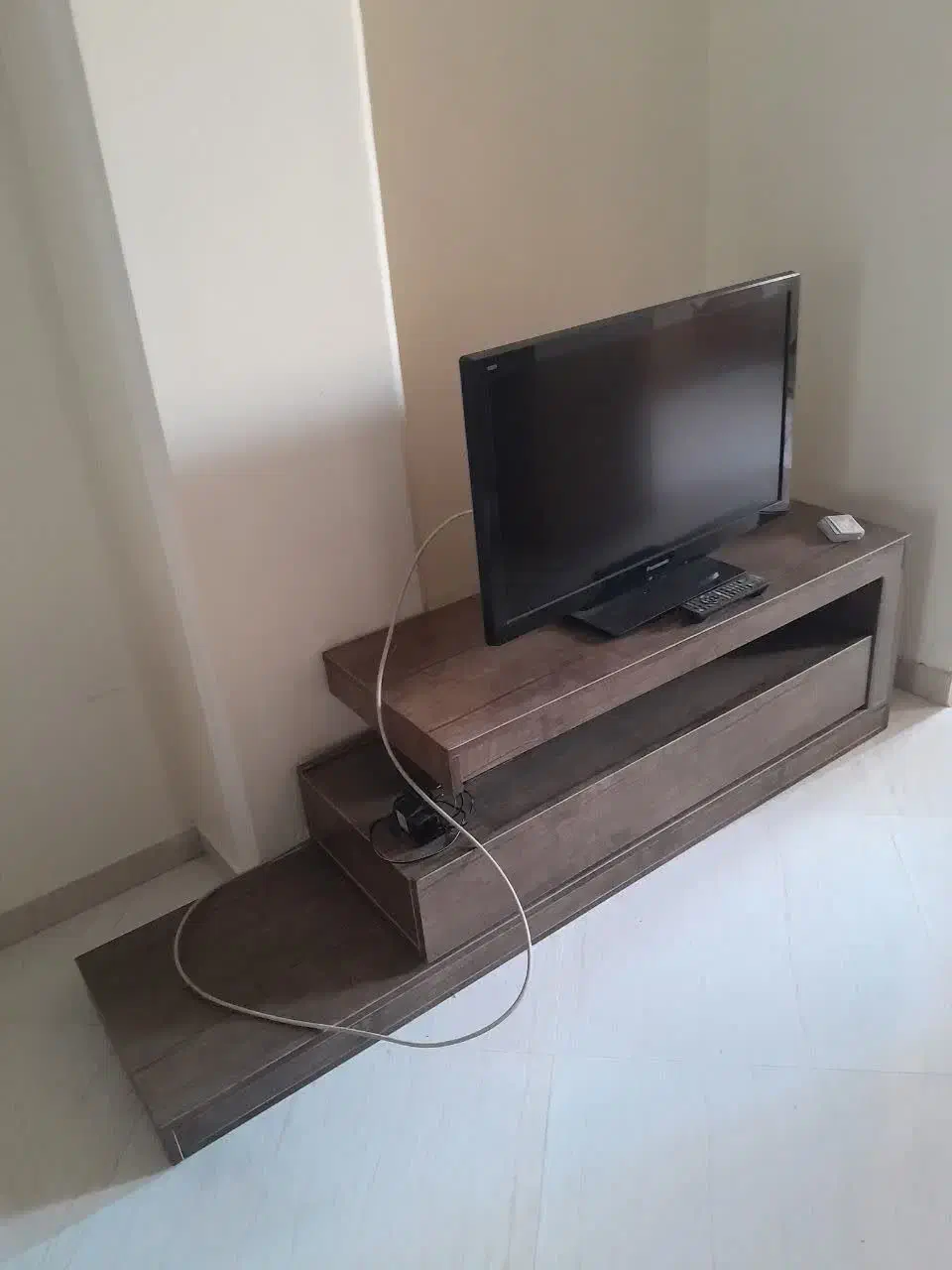 میز تلویزیون در حد نو کاملا سالم|میز تلویزیون|تهران, هفده شهریور|دیوار