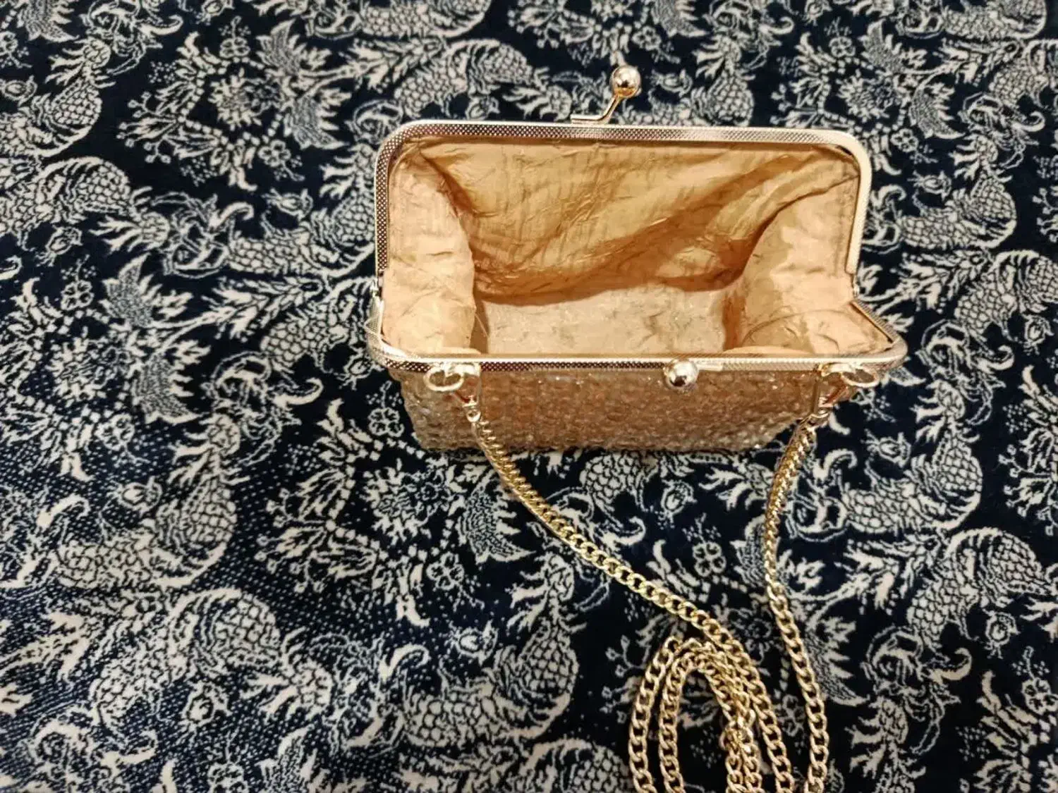 کیف مرواریدی|کیف، کفش، کمربند|مسجد سلیمان, |دیوار