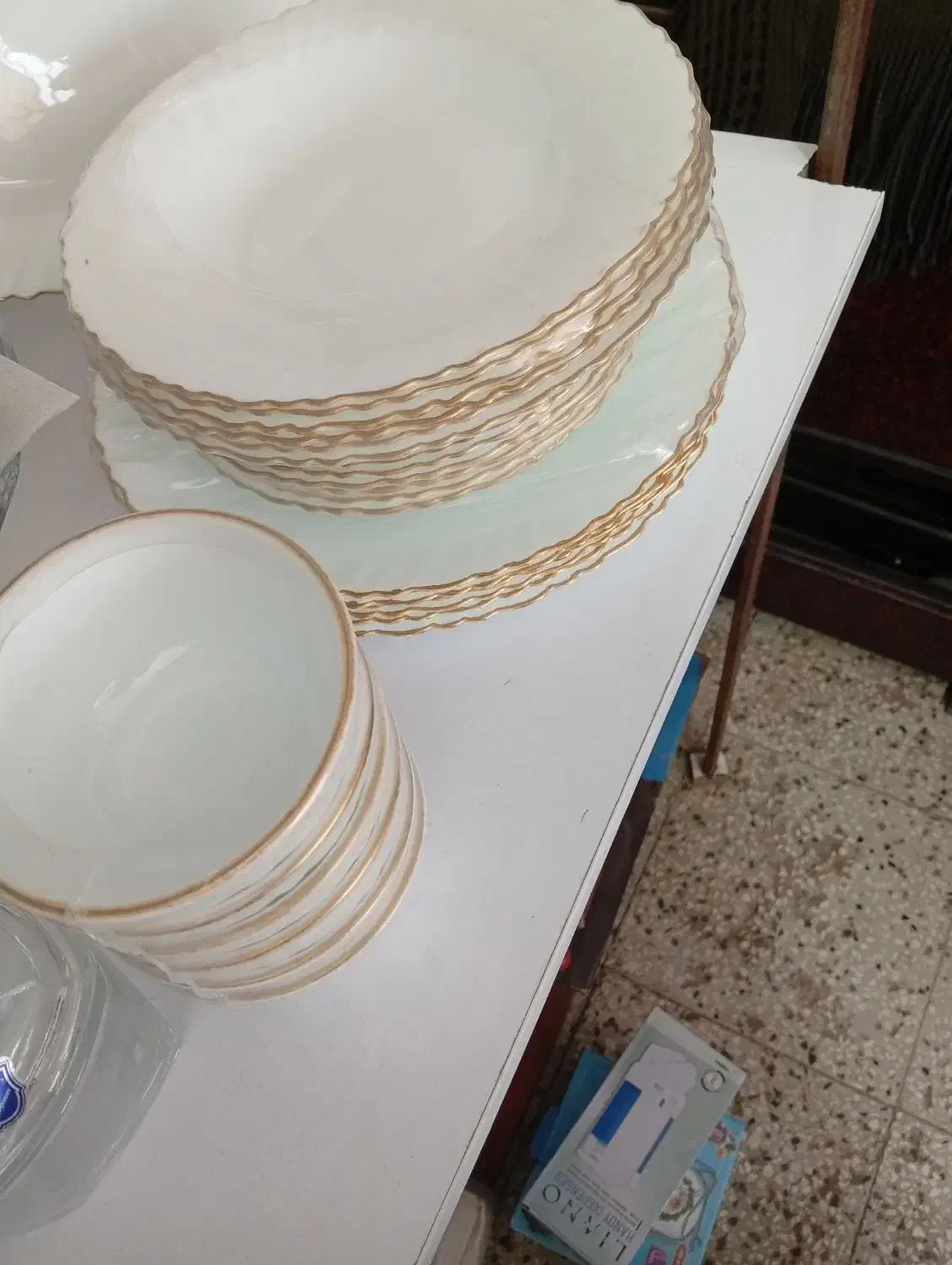 سرویس اکروپال|ظروف سرو و پذیرایی|نیشابور, بزرگمهر|دیوار