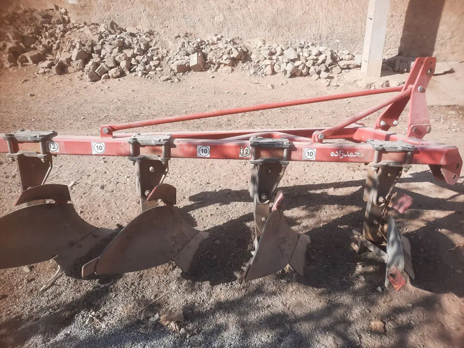 گاوآهن ۴خیش محمدزاده|ماشینآلات صنعتی|بیستون, |دیوار