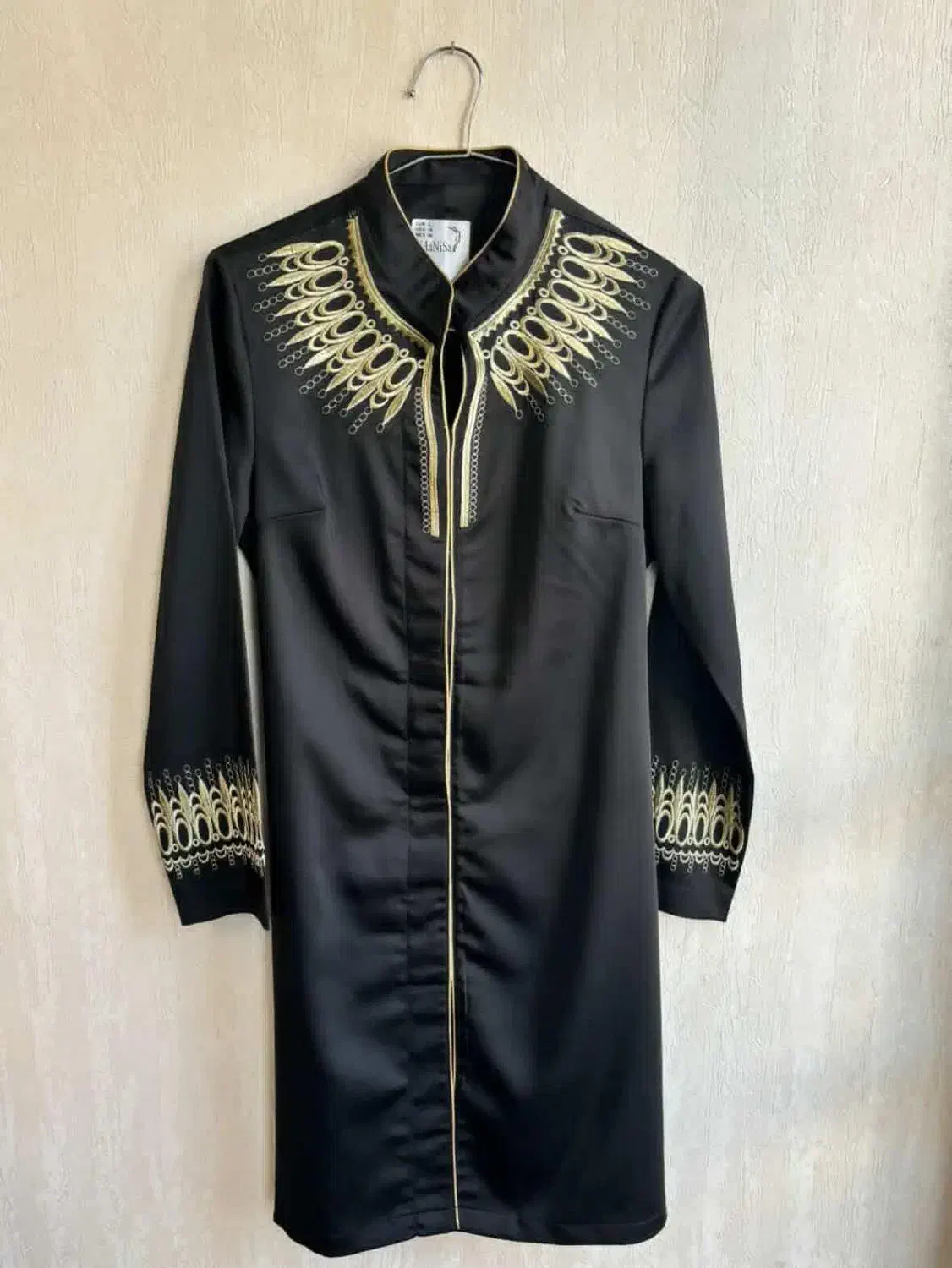 لباس|کیف، کفش، کمربند|میانه, |دیوار