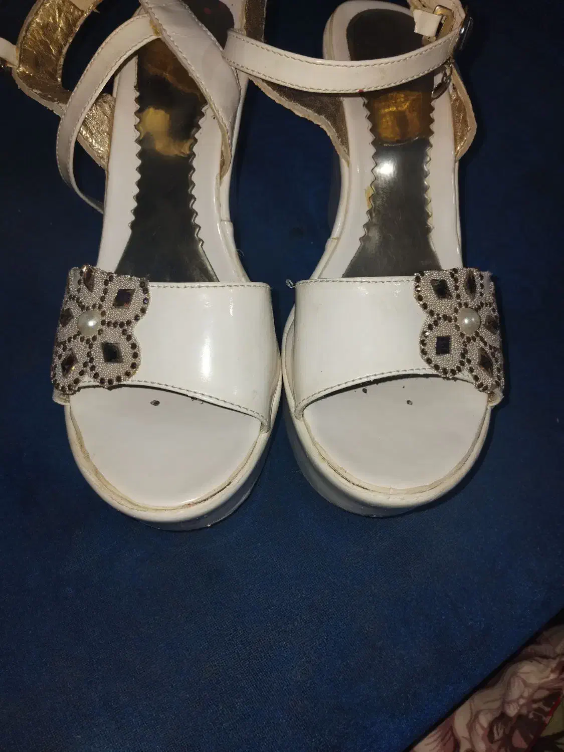 کفش|کیف، کفش، کمربند|تربت جام, میان جام|دیوار