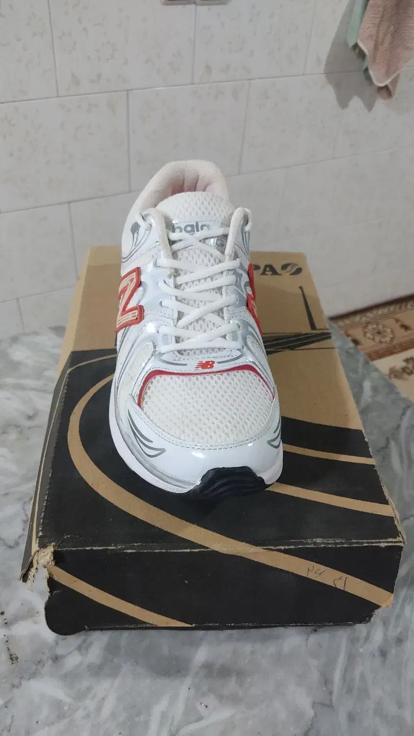 کفش نیوبالانس سایز 42|کیف، کفش، کمربند|خرمدره, |دیوار