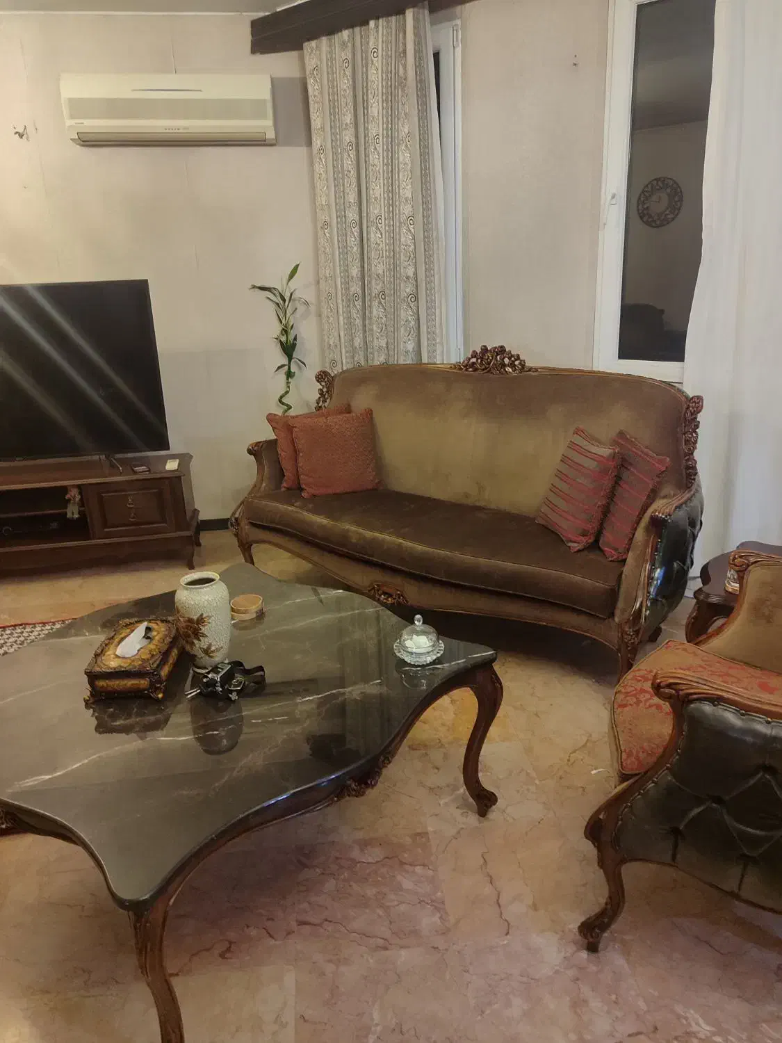 مبل هفت نفره راحتی و منبت کاری شیک و خاص|مبلمان خانگی و میز عسلی|تهران, سید خندان (جلفا)|دیوار