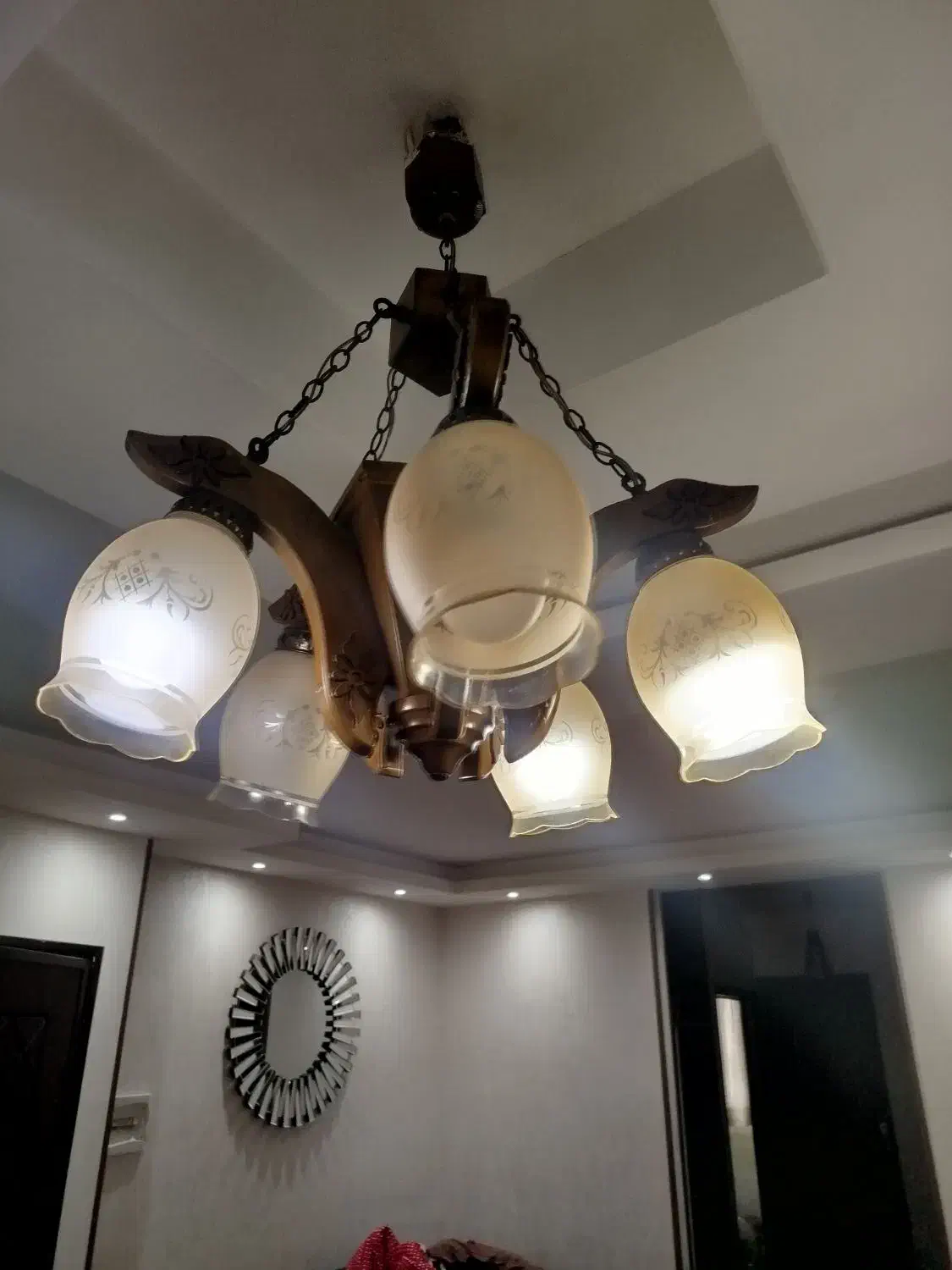 لوستر چوبی کاملا سالم و در حد نو|لوستر و چراغ آویز|اردبیل, |دیوار