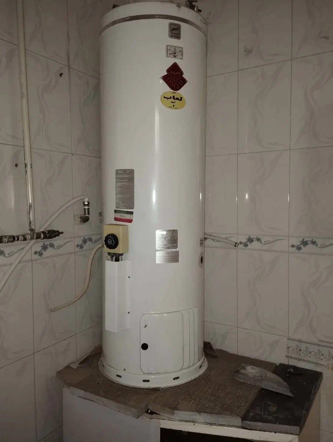 آب گرمکن مخزنی تمیز و سالم|آبگرمکن، پکیج، شوفاژ|برخوار, |دیوار