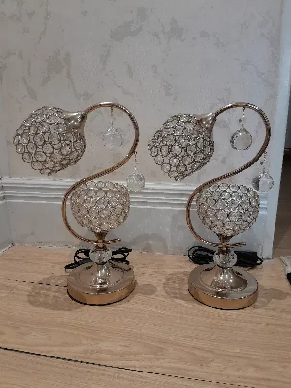 آباژور کنار تختخواب کاملا سالم روشن میشه|چراغ خواب و آباژور|اسلامشهر, زرافشان|دیوار