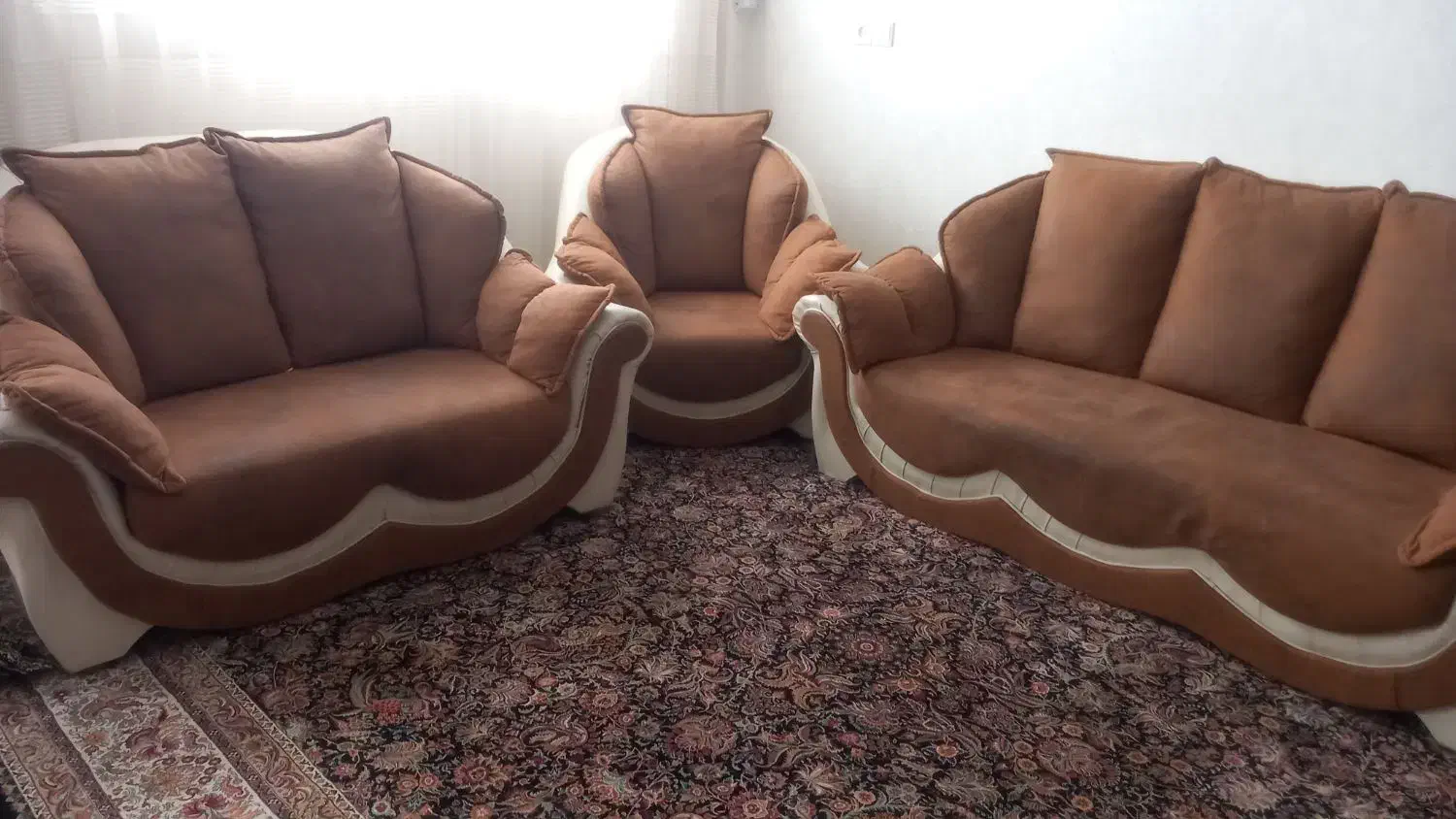 یک دست مبل هفت نفره کار کرده احتیاج به کمی تعمیر|مبلمان خانگی و میز عسلی|همدان, |دیوار