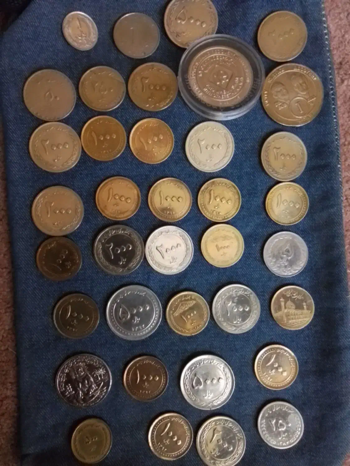 تعدادی سکه|کلکسیون سکه، تمبر، اسکناس|پرند, فاز ۱|دیوار